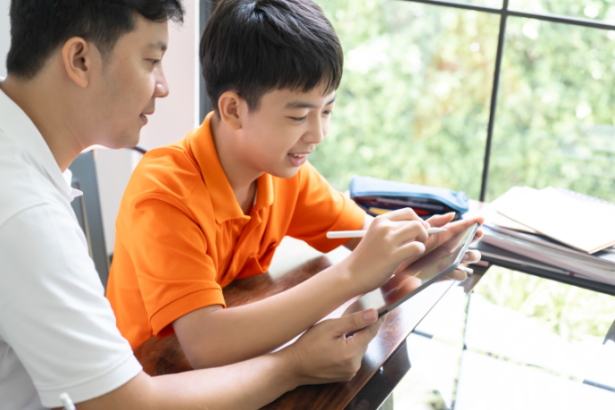 Teciomar Abila mostra formas didáticas de introduzir noções de investimento aos jovens.