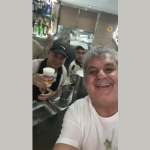 O Rio de Janeiro além do cartão-postal revela bares tradicionais, Carnaval vibrante e cultura carioca intensa, comenta Leonardo Rocha de Almeida Abreu.