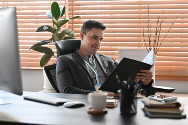 Vitor Barreto Moreira destaca a comunicação nos relacionamentos interpessoais no trabalho.