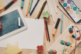 Em “Arte-educação e interseccionalidade: Como o currículo pode gerar pertencimento e aprendizagem”, Sérgio Bento De Araújo analisa como práticas pedagógicas inclusivas fortalecem identidade, engajamento e construção de conhecimento.